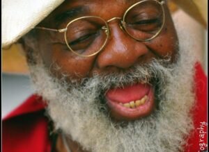 கிழவரா? வயதானவரா?